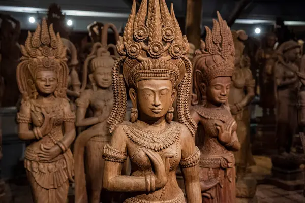 ナコーン パトム 11月11 2023 タイのナコーン パトム州近くのウッドランド博物館の木彫り図 — ストック写真