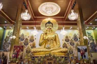 Tayland, Nakhon Pathom - 13 Kasım 2023: Tayland 'da Wat Phai Lom şehrinde ve Nakhon Pathom şehrinde Buda figürü.