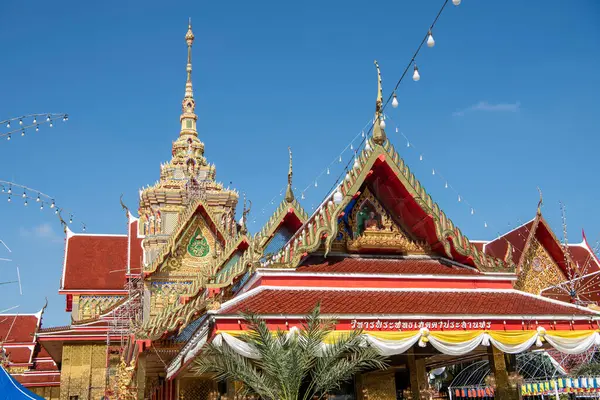 城市的瓦特帕海卢姆和泰国的纳孔帕洛姆省 Thailand Nakhon Pathom November 2023 — 图库照片