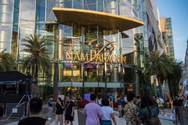 Tayland 'ın Bangkok kentindeki Siyam Meydanı' ndaki Siyam Paragon Alışveriş Merkezi. Tayland, Bangkok, 7 Aralık 2023