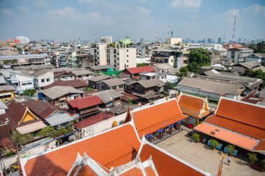 Tayland 'ın Bangkok şehrinde Wat Intharawihan ve Thewet City manzarası. Tayland, Bangkok, 9 Aralık 2023