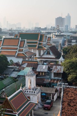Banglamphu, Tayland 'daki Wat Ratchanatdaram Worawihan' dan bir manzara. Tayland, Bangkok, 10 Aralık 2023