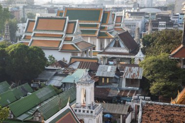 Banglamphu, Tayland 'daki Wat Ratchanatdaram Worawihan' dan bir manzara. Tayland, Bangkok, 10 Aralık 2023