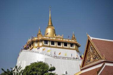 Banglamphu 'daki Wat Saket, Tayland' daki Bangkok şehrinden Altın Dağlı Chedi manzarası. Tayland, Bangkok, 10 Aralık 2023