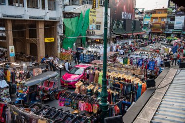 Banglamphu 'daki Khao San Yolu, Tayland' ın Bangkok şehrindeki yeni temiz pazar ve turizm merkezi. Tayland, Bangkok, 10 Aralık 2023