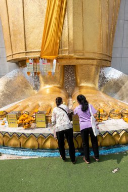 Wat Intharawihan 'ın Buda Ayakları Tayland' ın Bangkok şehrindeki Thewet 'de. Tayland, Bangkok, 9 Aralık 2023