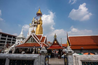 Wat Intharawihan 'ın Büyük Altın Buda' sı Tayland 'ın Bangkok şehrindeki Thewet' de. Tayland, Bangkok, 9 Aralık 2023