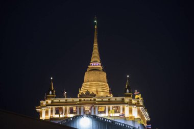 Banglamphu 'daki Wat Saket' teki Altın Dağ 'ın Chedi' si. Tayland 'ın Bangkok şehrinde. Tayland, Bangkok, 9 Aralık 2023