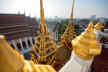 Banglamphu 'daki Wat Ratchanatdaram Worawihan, Tayland' ın Bangkok şehrinde. Tayland, Bangkok, 10 Aralık 2023