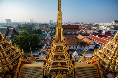 Banglamphu 'daki Wat Ratchanatdaram Worawihan, Tayland' ın Bangkok şehrinde. Tayland, Bangkok, 10 Aralık 2023