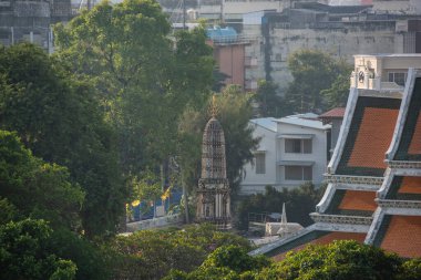 Banglamphu, Tayland 'daki Wat Ratchanatdaram Worawihan' dan bir manzara. Tayland, Bangkok, 10 Aralık 2023
