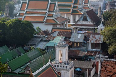 Banglamphu, Tayland 'daki Wat Ratchanatdaram Worawihan' dan bir manzara. Tayland, Bangkok, 10 Aralık 2023