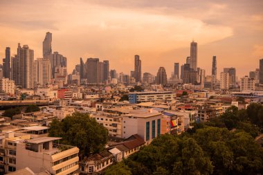 Tayland 'ın Bangkok şehrindeki Hua Lamphong şehrinden bir şehir manzarası. Tayland, Bangkok, 6 Kasım 2023