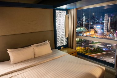 Tayland 'ın Bangkok şehrindeki Çin Mahallesi' ndeki Old Hua Lamphong Tren İstasyonu 'nun bir otel odasından görüntü. Tayland, Bangkok, 6 Kasım 2023