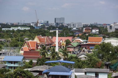 Tayland 'ın Bangkok kentindeki Thonburi' de bir su ve tapınağı. Tayland, Bangkok, 4 Aralık 2023