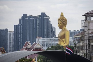 Thonburi, Tayland 'ın Bangkok kentindeki Wat Paknam' da Büyük Buda manzarası. Tayland, Bangkok, 4 Aralık 2023