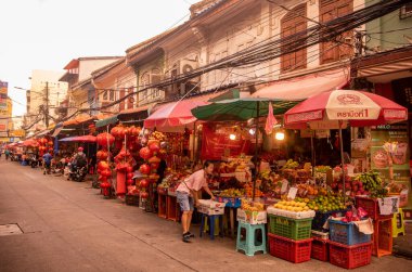Tayland 'ın Bangkok şehrinde Çin Mahallesi' nde bir pazarda. Tayland, Bangkok, 7 Kasım 2023