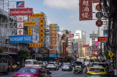 Tayland 'ın Bangkok şehrindeki Çin Mahallesi' ndeki Yaowarat Yolu. Tayland, Bangkok, 6 Kasım 2023