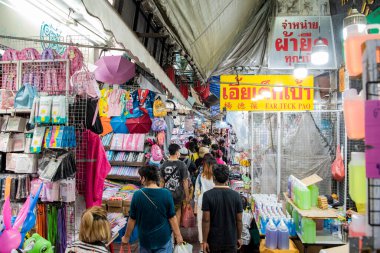 Tayland 'ın Bangkok şehrinde Çin Mahallesi' nde bir pazarda. Tayland, Bangkok, 8 Kasım 2023