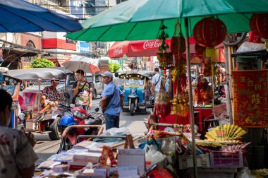 Tayland 'ın Bangkok şehrinde Çin Mahallesi' nde bir pazarda. Tayland, Bangkok, 8 Kasım 2023