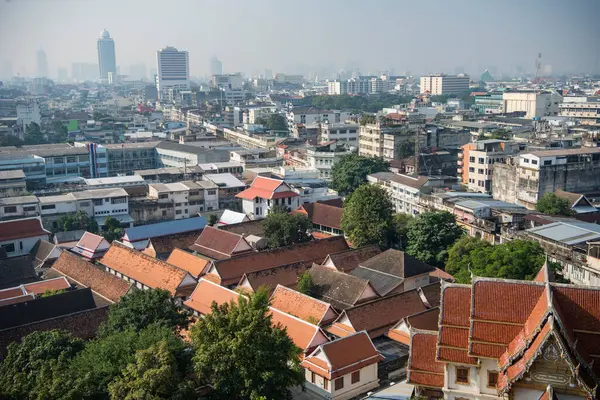 Banglamphu 'daki Wat Saket' in Altın Dağı 'ndan Chedi' nin Tayland 'daki Bangkok şehrinden bir manzara. Tayland, Bangkok, 10 Aralık 2023
