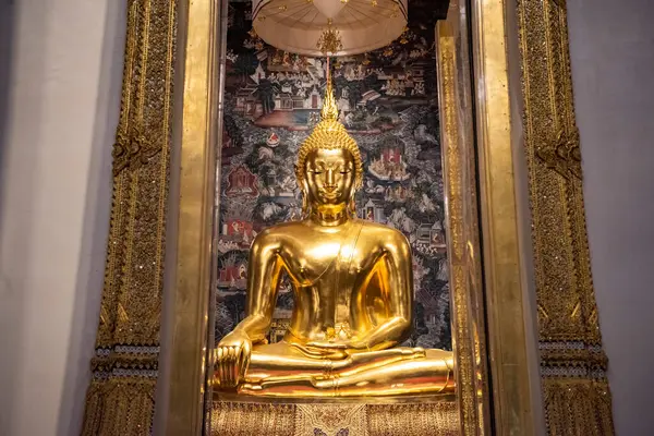 Grande Buda Wat Suthat Thepwararam Ratchaworamahawihan Banglamphu Cidade Bangkok Tailândia Fotos De Bancos De Imagens