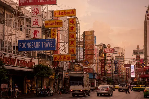 タイのバンコクの都市の中国の町のヤワラートの道 バンコク 11月 2023 ロイヤリティフリーのストック画像
