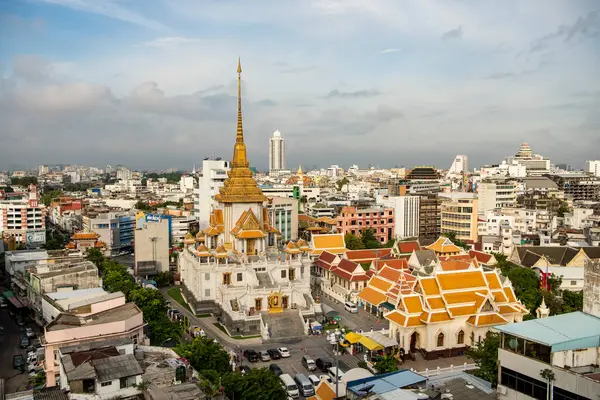 Utsikt Över Wat Traimit Withayaram Worawihan China Town Staden Bangkok Royaltyfria Stockbilder