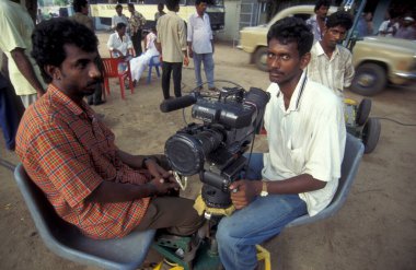 Hindistan 'ın Tamil Nadu ilindeki Chennai şehrindeki Bollywood Film Stüdyoları' nda film ekibi. Hindistan, Chennai, Nisan 1998
