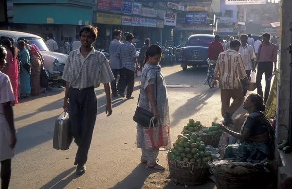 stock image People at a Streetmarket and alley in the city of Chennai in Province Tamil Nadu in India. India, Chennai, April, 1998