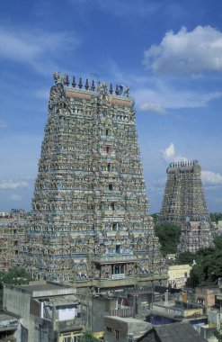 Hindistan 'ın Tamil Nadu ilindeki Madurai şehrindeki Meenakshi Amman Tapınağı' nın manzarası. Hindistan, Madurai, Nisan 1998 