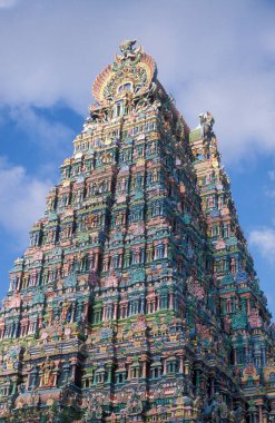 Hindistan 'ın Tamil Nadu ilindeki Madurai şehrindeki Meenakshi Amman Tapınağı' nın manzarası. Hindistan, Madurai, Nisan 1998 