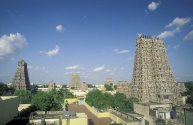 Hindistan 'ın Tamil Nadu ilindeki Madurai şehrindeki Meenakshi Amman Tapınağı' nın manzarası. Hindistan, Madurai, Nisan 1998 