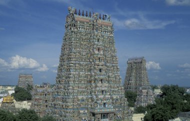 Hindistan 'ın Tamil Nadu ilindeki Madurai şehrindeki Meenakshi Amman Tapınağı' nın manzarası. Hindistan, Madurai, Nisan 1998 