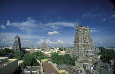Hindistan 'ın Tamil Nadu ilindeki Madurai şehrindeki Meenakshi Amman Tapınağı' nın manzarası. Hindistan, Madurai, Nisan 1998 