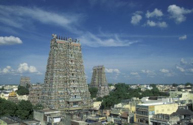 Hindistan 'ın Tamil Nadu ilindeki Madurai şehrindeki Meenakshi Amman Tapınağı' nın manzarası. Hindistan, Madurai, Nisan 1998 