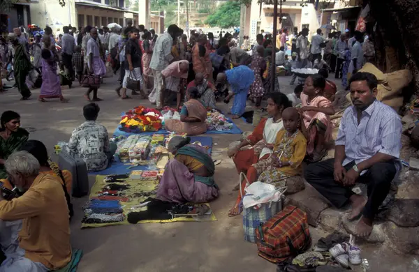 Stock image people in a Market street in the city of Madurai in the Province Tamil Nadu in India.  India, Madurai, April, 1998