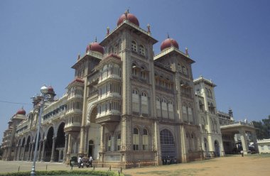 Mysore Sarayı veya Amba Vilas Sarayı Hindistan 'ın Karnataka ilindeki Mysore şehrinde..  