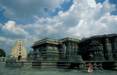 Hindistan 'ın Karnataka ilindeki Belur kasabasındaki Keshava, Kesava veya Vijayanarayana Tapınağı' ndaki Hindu Tapınağı kalıntıları. Hindistan, Karnataka, Mart 1998