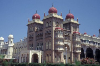 Mysore Sarayı veya Amba Vilas Sarayı Hindistan 'ın Karnataka ilindeki Mysore şehrinde..  