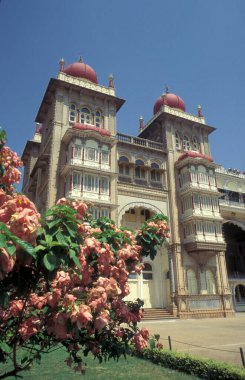 Mysore Sarayı veya Amba Vilas Sarayı Hindistan 'ın Karnataka ilindeki Mysore şehrinde..  