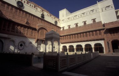 Hindistan 'ın Rajasthan eyaletindeki Bikaner kasabasındaki Junagarh Kalesi. Hindistan, Bikaner, Ocak 1998