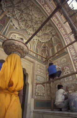 Hindistan 'ın Rajasthan ilindeki Jaipur şehrindeki Amber Kalesi' nde tadilat. Hindistan, Jaipur, Ocak 1998