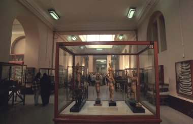 Kahire 'nin eski bir kasabasındaki Eski Mısır Müzesi' nin manzarası Kuzey Afrika 'daki Mısır' ın başkenti. Mısır, Kahire, Mart 2000
