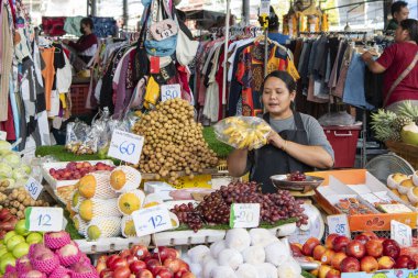 Naklua City 'deki yeni Naklua Gıda Pazarı' nda taze meyve ve sebze. Tayland, Tayland, Pattaya, Kasım 2024 'te Pattaya City ve Chonburi' nin yanında.