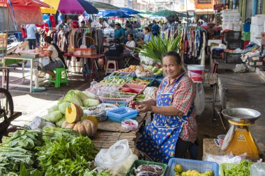 Naklua City 'deki yeni Naklua Gıda Pazarı' nda taze meyve ve sebze. Tayland, Tayland, Pattaya, Kasım 2024 'te Pattaya City ve Chonburi' nin yanında.