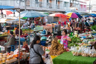 Naklua City 'deki yeni Naklua Gıda Pazarı' nda taze meyve ve sebze. Tayland, Tayland, Pattaya, Kasım 2024 'te Pattaya City ve Chonburi' nin yanında.