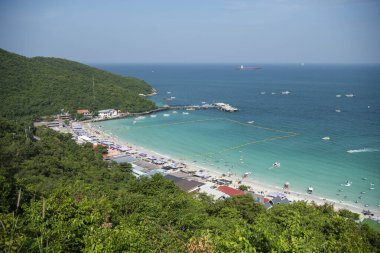 Tayland 'ın Chonburi kenti yakınlarındaki Ko Lan Adası' ndaki Tawaen Sahili manzarası ve manzarası, Kasım 2024