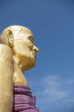 Tayland 'ın Chonburi kenti yakınlarındaki Ko Lan Adası' ndaki Büyük Buda Heykeli Tapınağı, Kasım 2024