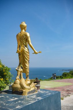 Tayland 'ın Chonburi kenti yakınlarındaki Ko Lan Adası' ndaki Büyük Buda Tapınağı 'nda bir Buda Heykeli, Kasım 2024